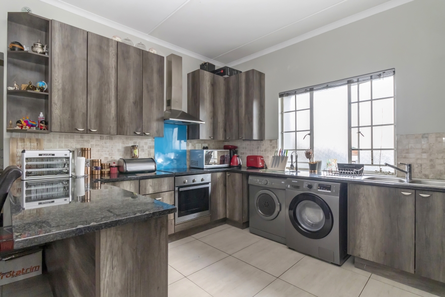 2 Bedroom Property for Sale in Douglasdale Gauteng