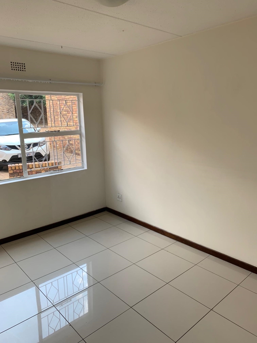 To Let 2 Bedroom Property for Rent in Douglasdale Gauteng