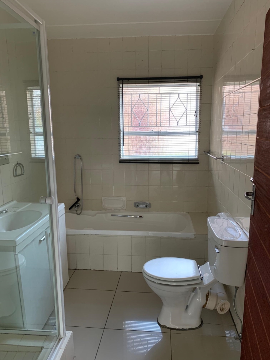 To Let 2 Bedroom Property for Rent in Douglasdale Gauteng