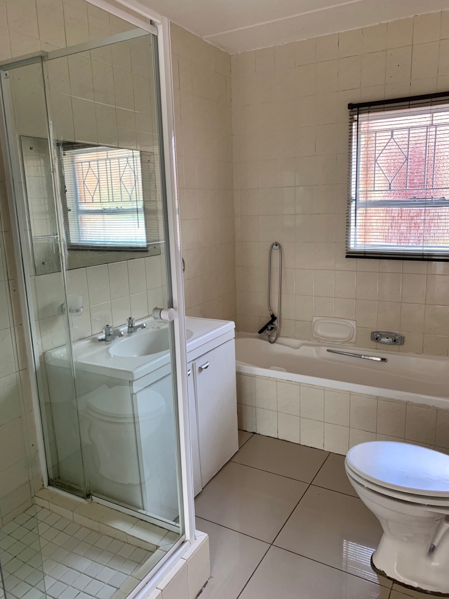 To Let 2 Bedroom Property for Rent in Douglasdale Gauteng