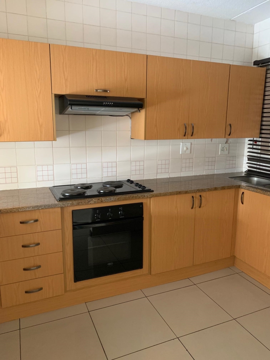 To Let 2 Bedroom Property for Rent in Douglasdale Gauteng