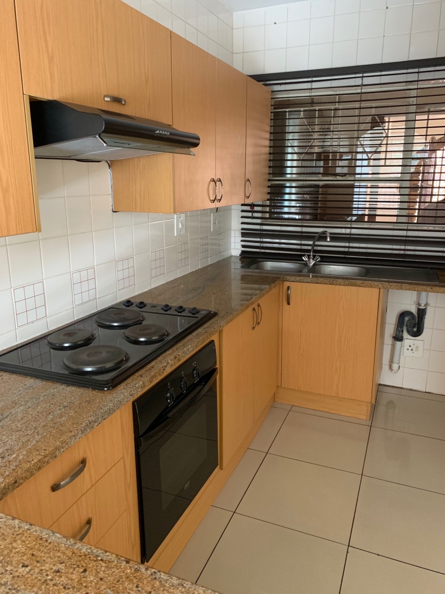 To Let 2 Bedroom Property for Rent in Douglasdale Gauteng