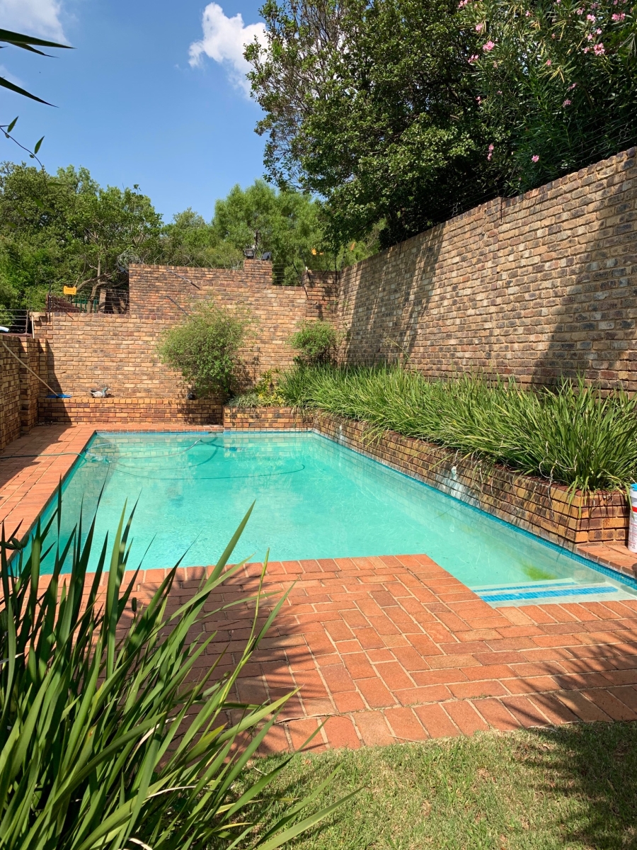 To Let 2 Bedroom Property for Rent in Douglasdale Gauteng