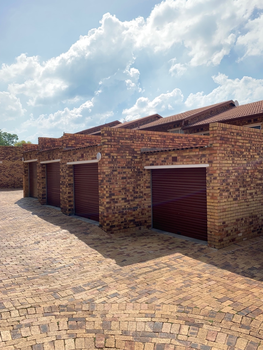To Let 2 Bedroom Property for Rent in Douglasdale Gauteng