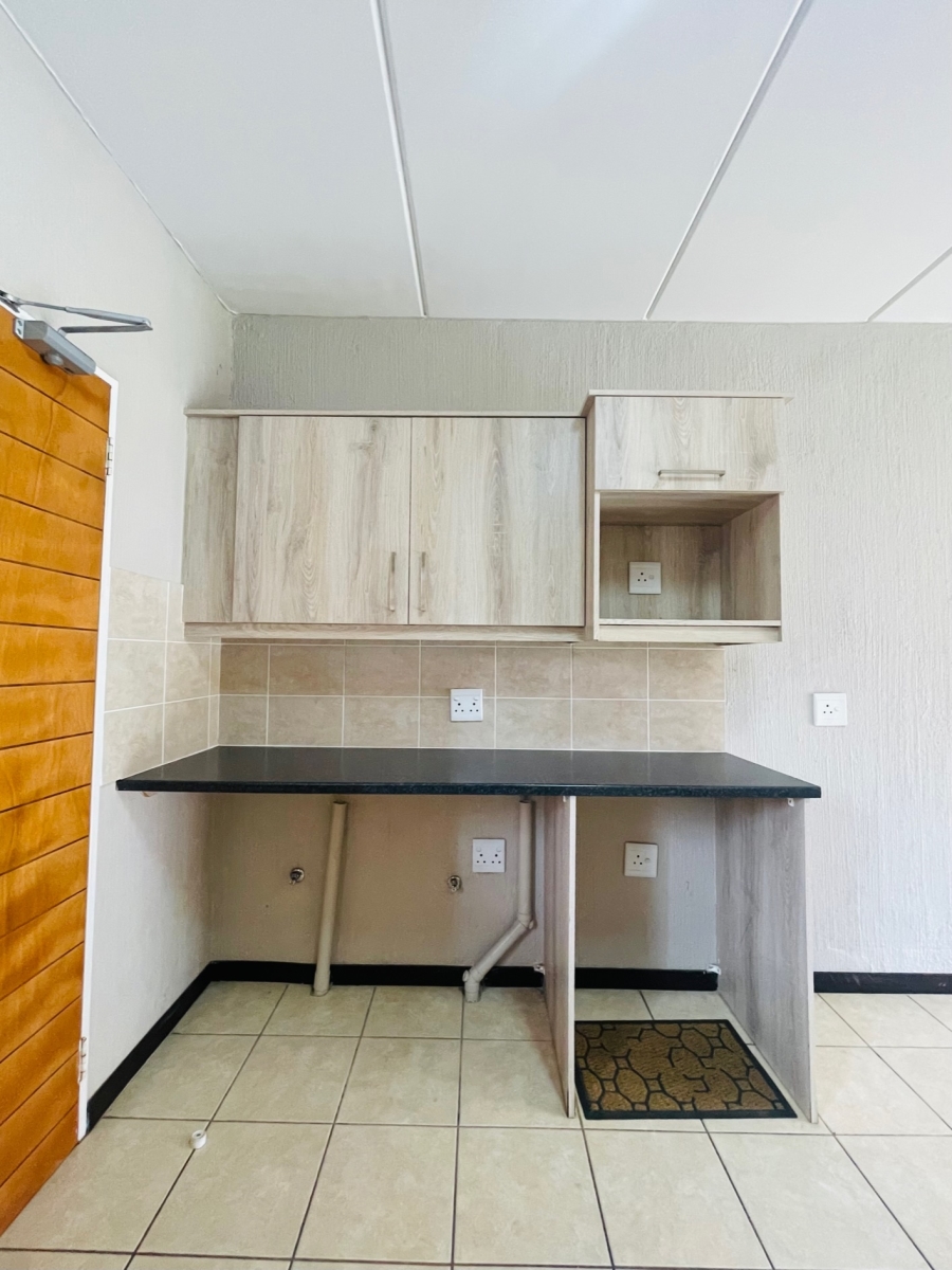 To Let 2 Bedroom Property for Rent in Wilgeheuwel Gauteng