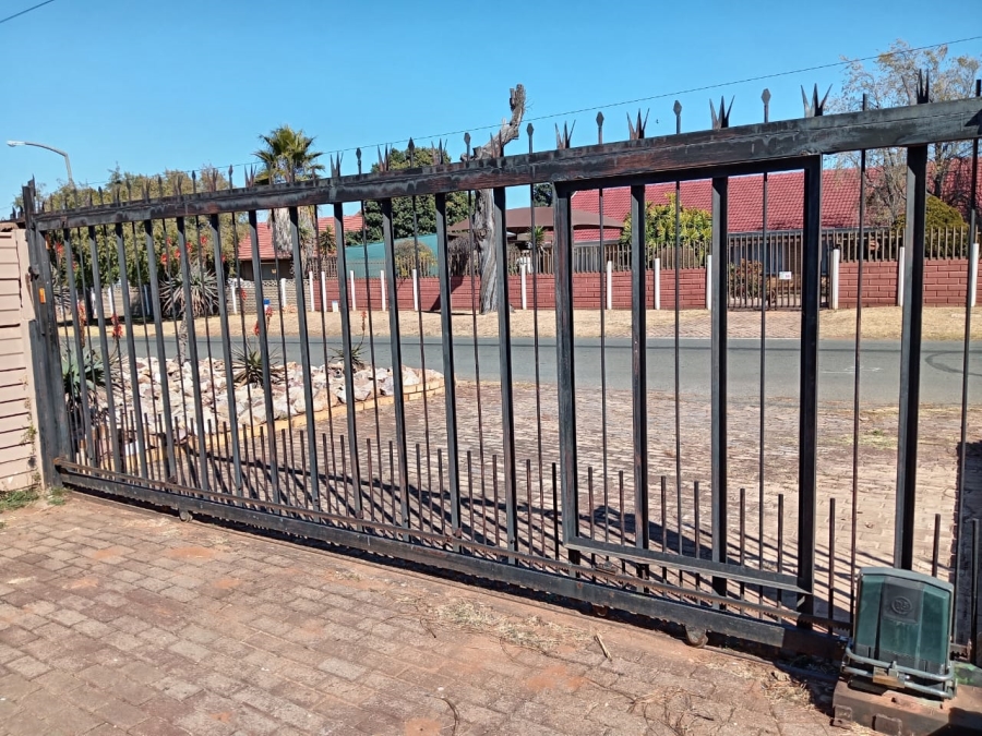 3 Bedroom Property for Sale in Witpoortjie Gauteng