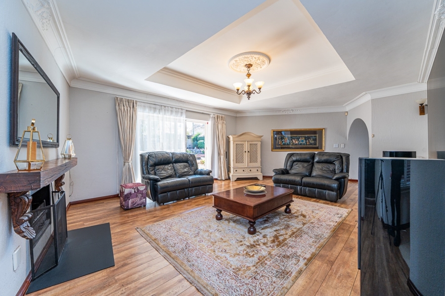 5 Bedroom Property for Sale in Olivedale Gauteng
