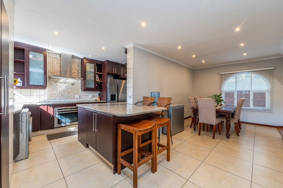 5 Bedroom Property for Sale in Olivedale Gauteng