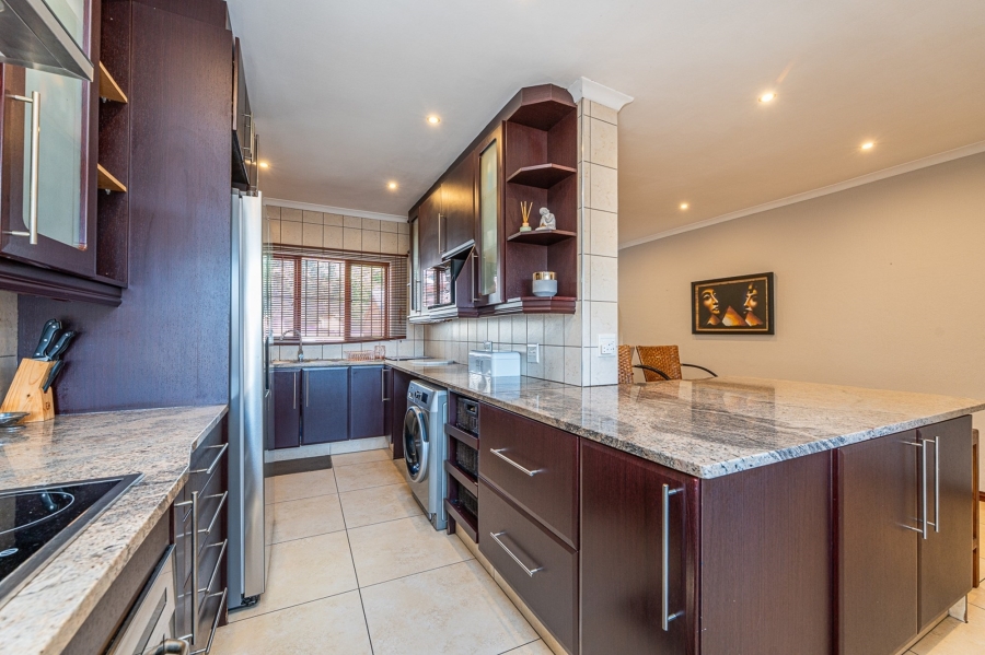 5 Bedroom Property for Sale in Olivedale Gauteng