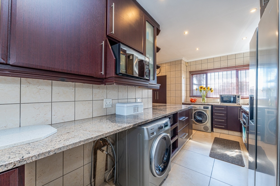 5 Bedroom Property for Sale in Olivedale Gauteng