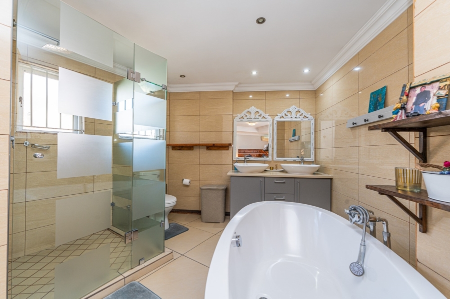 5 Bedroom Property for Sale in Olivedale Gauteng
