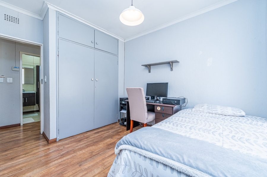 5 Bedroom Property for Sale in Olivedale Gauteng