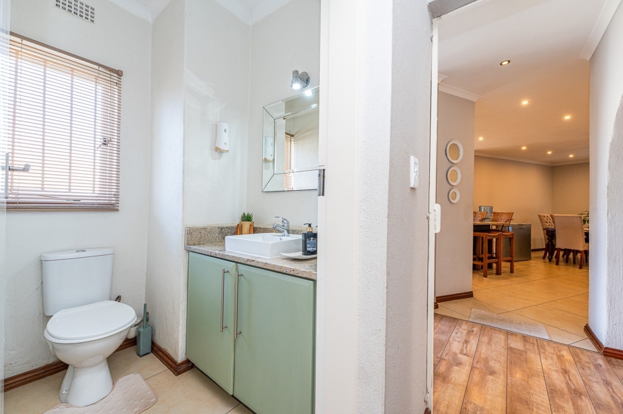 5 Bedroom Property for Sale in Olivedale Gauteng