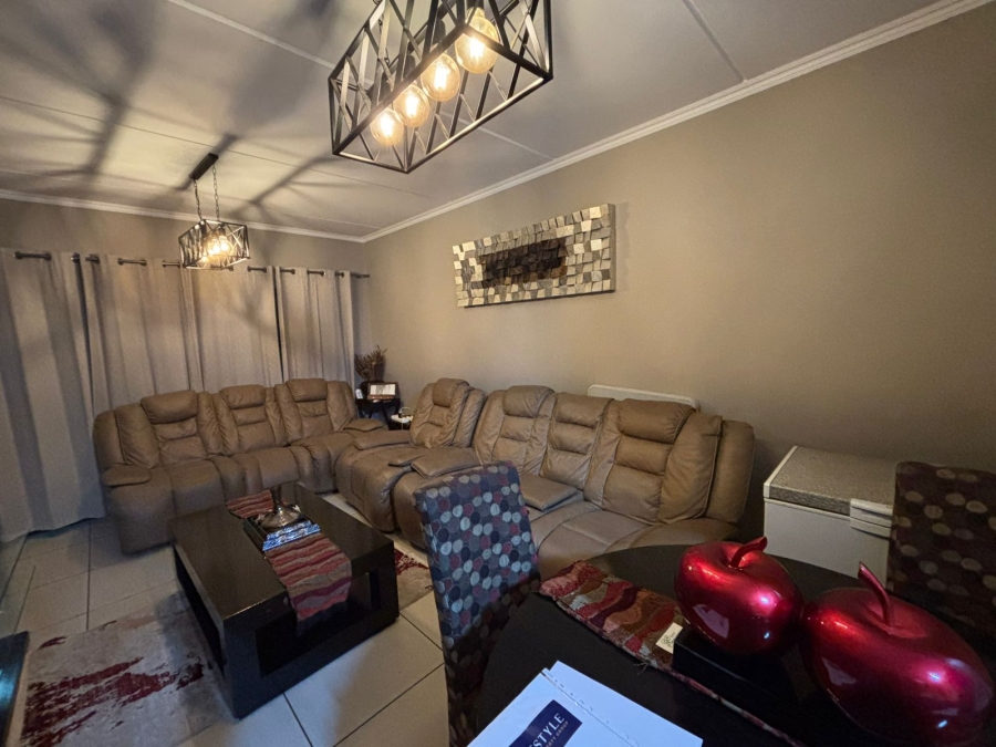 3 Bedroom Property for Sale in Greenstone Ridge Gauteng