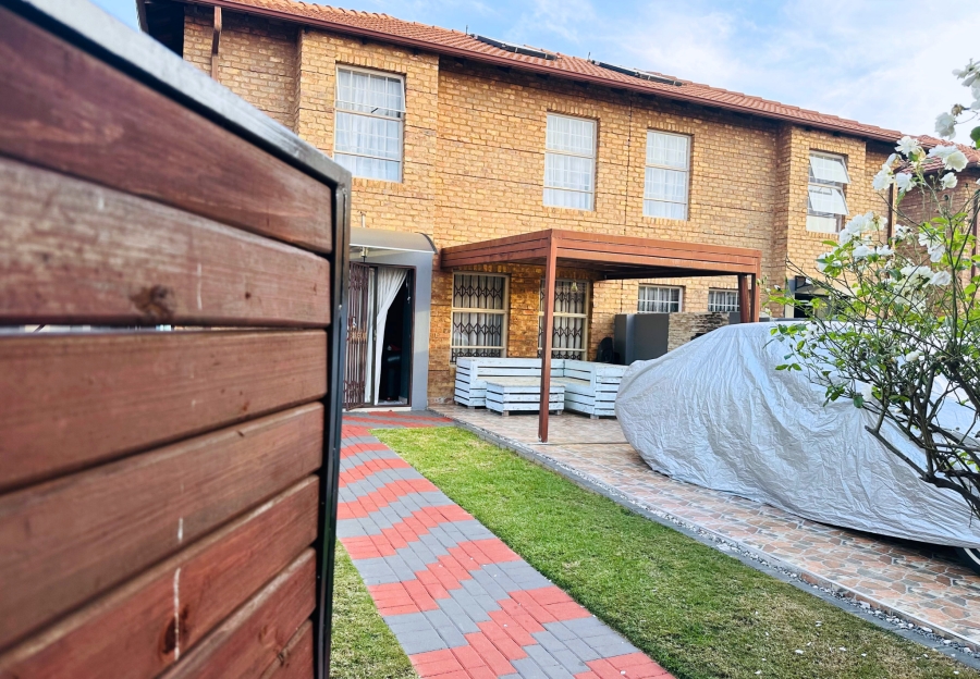 3 Bedroom Property for Sale in Annlin Gauteng