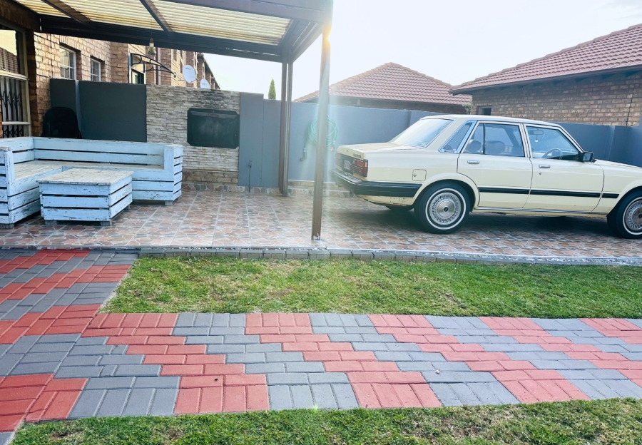 3 Bedroom Property for Sale in Annlin Gauteng
