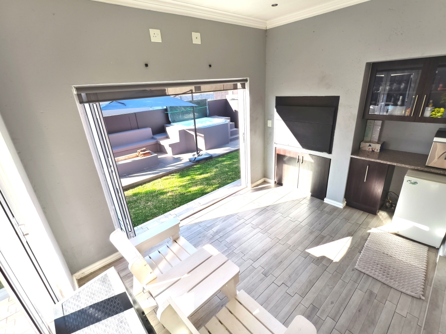 3 Bedroom Property for Sale in Thatchfield Estate Gauteng