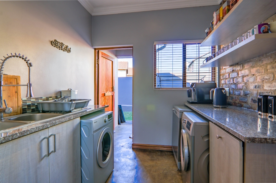 3 Bedroom Property for Sale in Thatchfield Estate Gauteng
