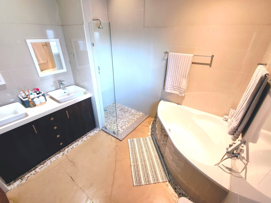 3 Bedroom Property for Sale in Thatchfield Estate Gauteng