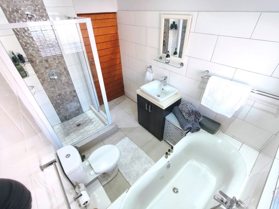 3 Bedroom Property for Sale in Thatchfield Estate Gauteng