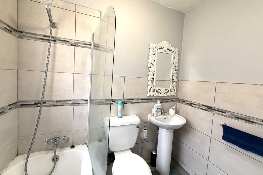 To Let 1 Bedroom Property for Rent in Bryanston Gauteng