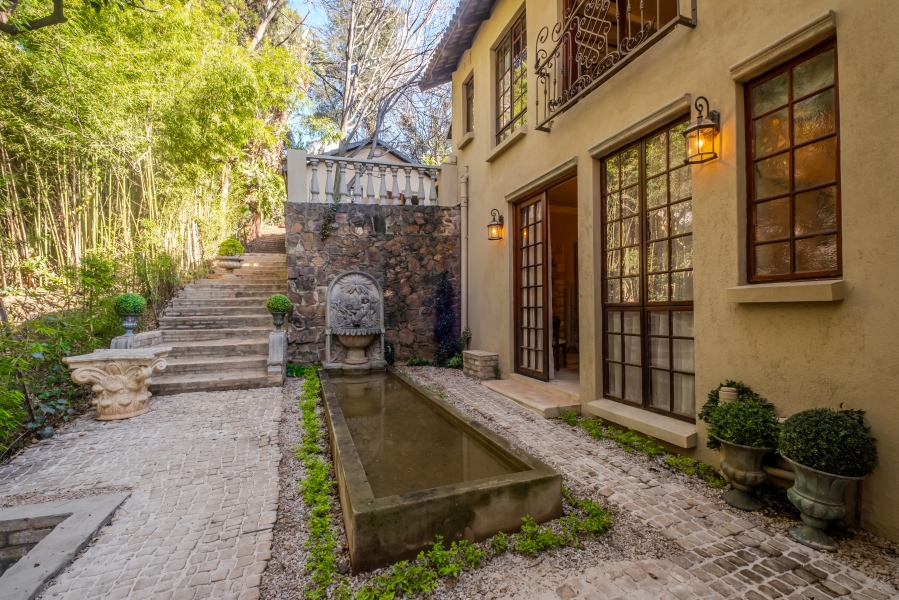 5 Bedroom Property for Sale in Waterkloof Ridge Gauteng