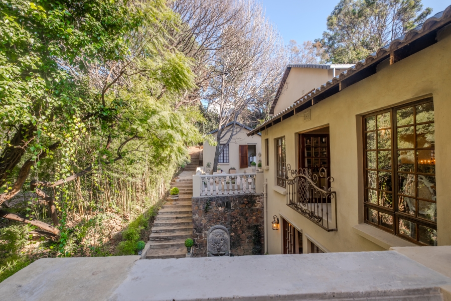 5 Bedroom Property for Sale in Waterkloof Ridge Gauteng