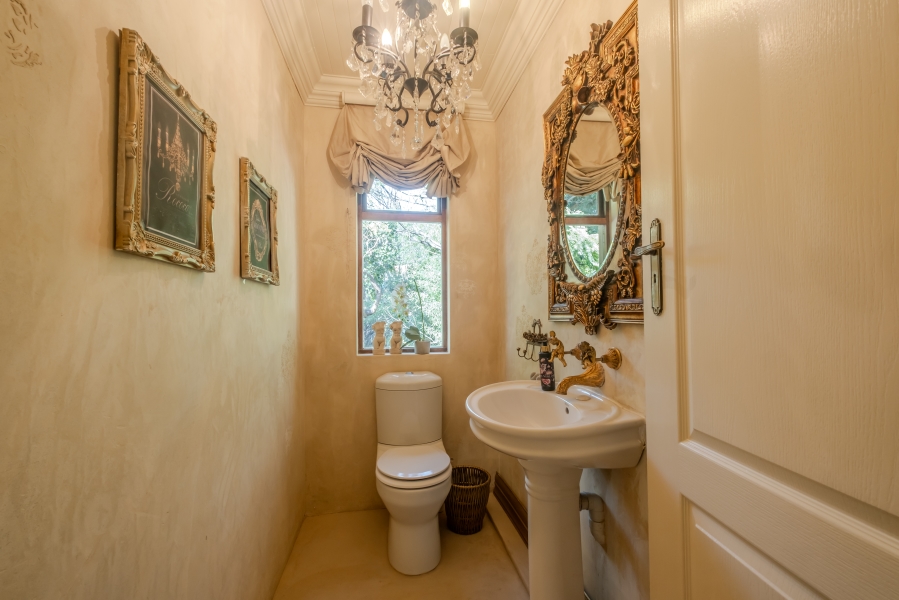 5 Bedroom Property for Sale in Waterkloof Ridge Gauteng