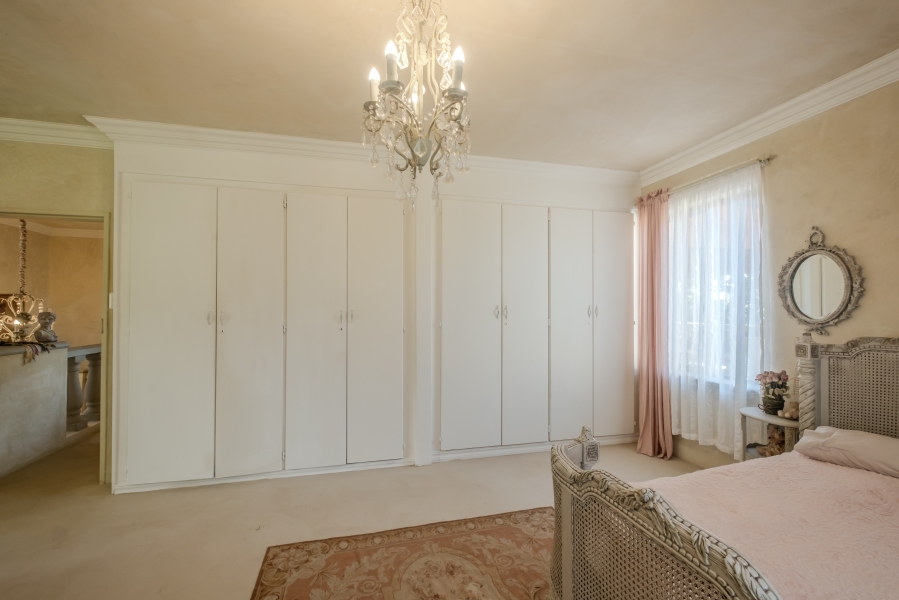 5 Bedroom Property for Sale in Waterkloof Ridge Gauteng