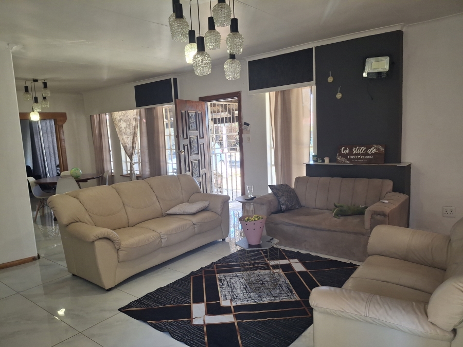 To Let 3 Bedroom Property for Rent in Croydon Gauteng