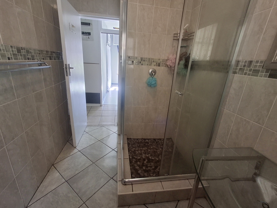 To Let 3 Bedroom Property for Rent in Croydon Gauteng