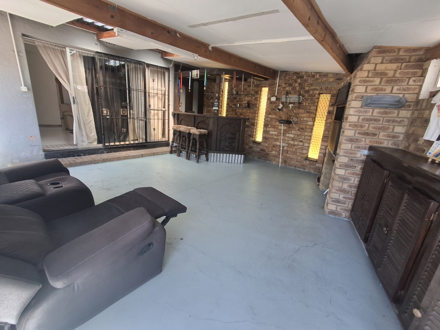 To Let 3 Bedroom Property for Rent in Croydon Gauteng