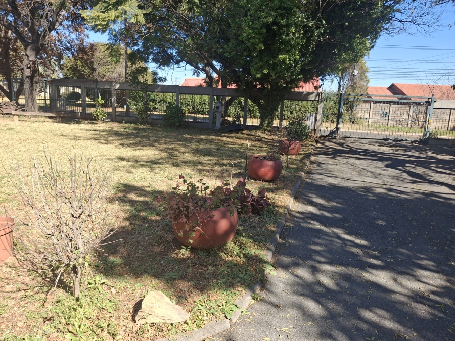 To Let 3 Bedroom Property for Rent in Croydon Gauteng