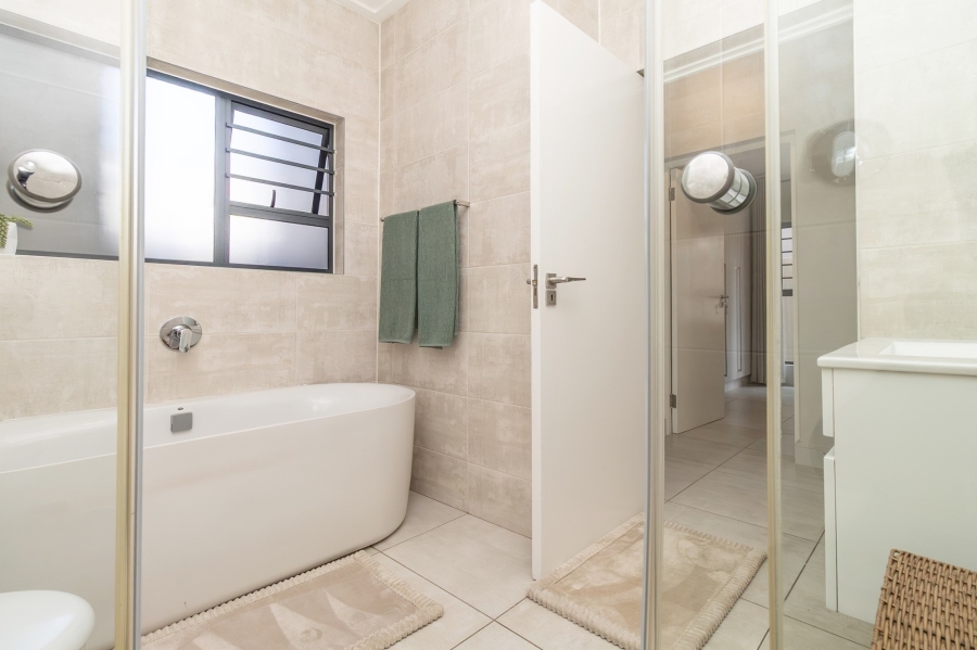 To Let 3 Bedroom Property for Rent in The Polofields Gauteng