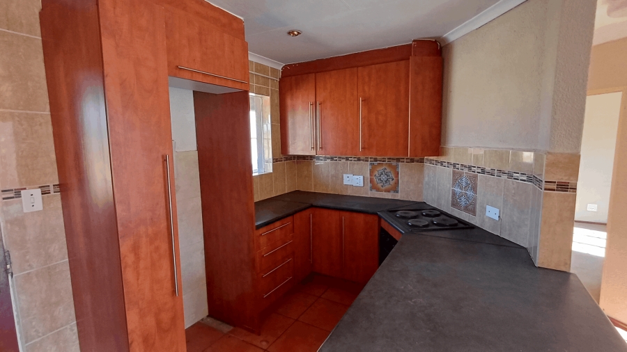To Let 3 Bedroom Property for Rent in Glen Marais Gauteng