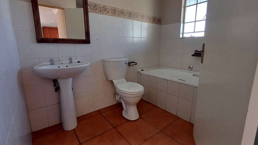 To Let 3 Bedroom Property for Rent in Glen Marais Gauteng