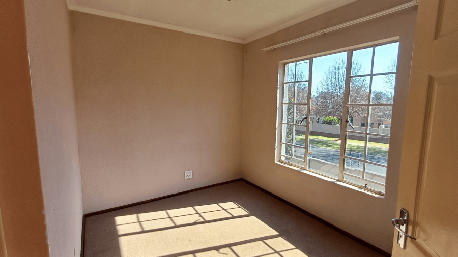 To Let 3 Bedroom Property for Rent in Glen Marais Gauteng