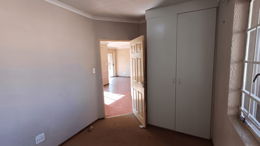 To Let 3 Bedroom Property for Rent in Glen Marais Gauteng
