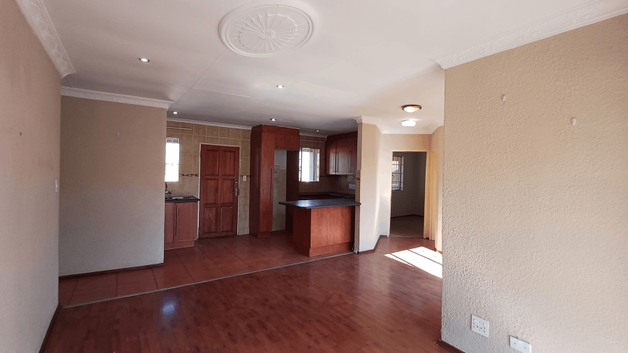 To Let 3 Bedroom Property for Rent in Glen Marais Gauteng