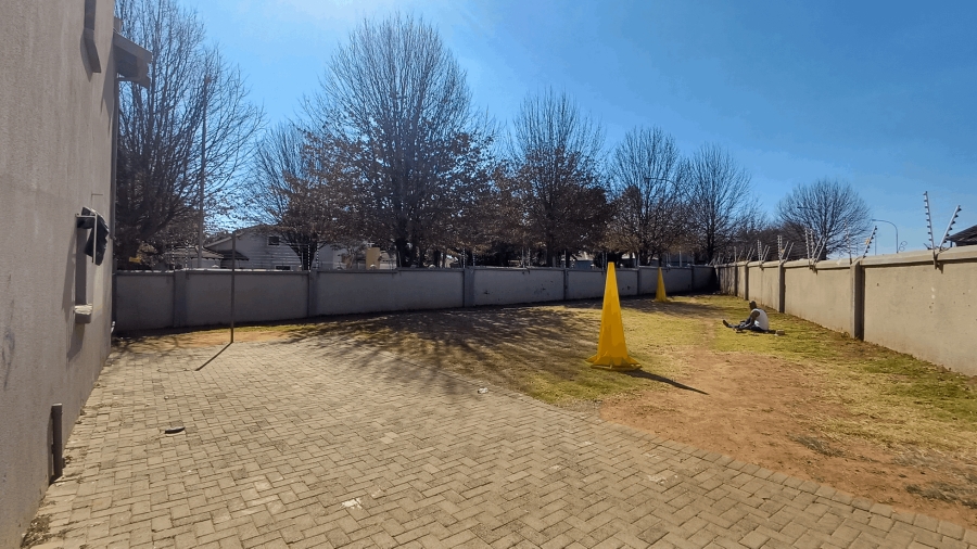 To Let 3 Bedroom Property for Rent in Glen Marais Gauteng