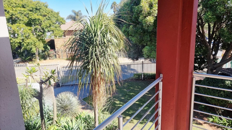 5 Bedroom Property for Sale in Rooihuiskraal Gauteng