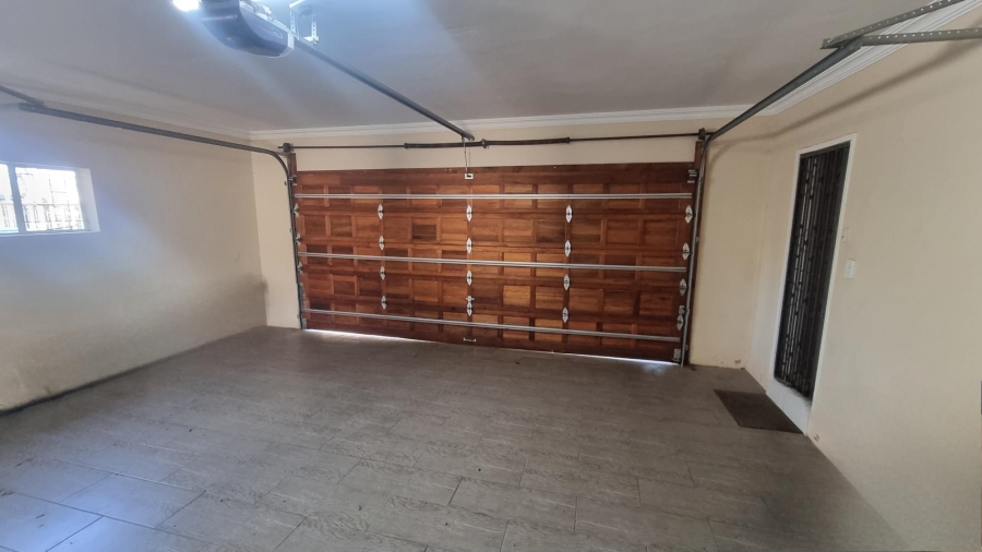5 Bedroom Property for Sale in Rooihuiskraal Gauteng