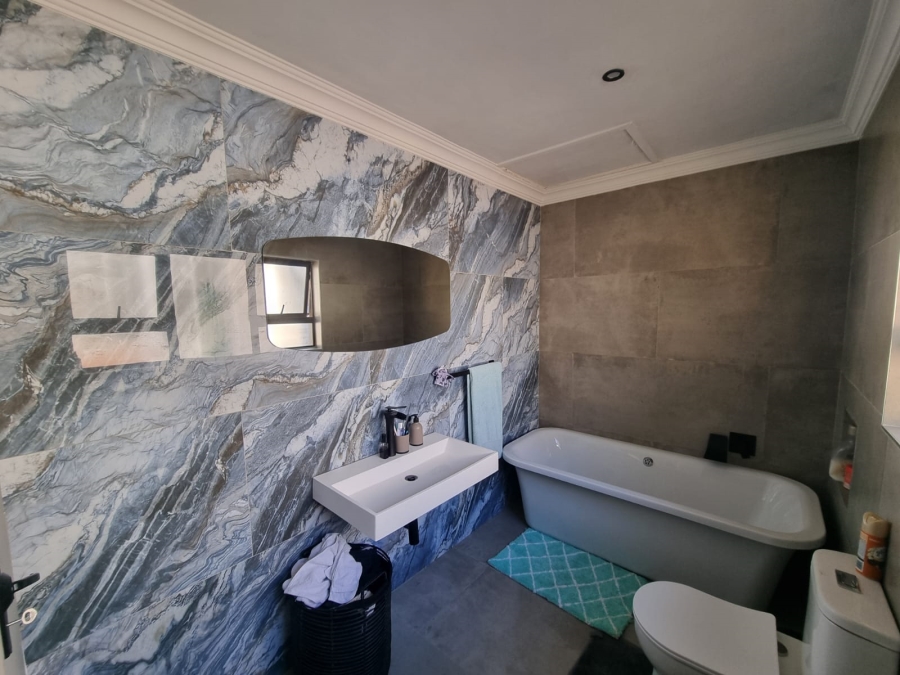 5 Bedroom Property for Sale in Rynfield Gauteng