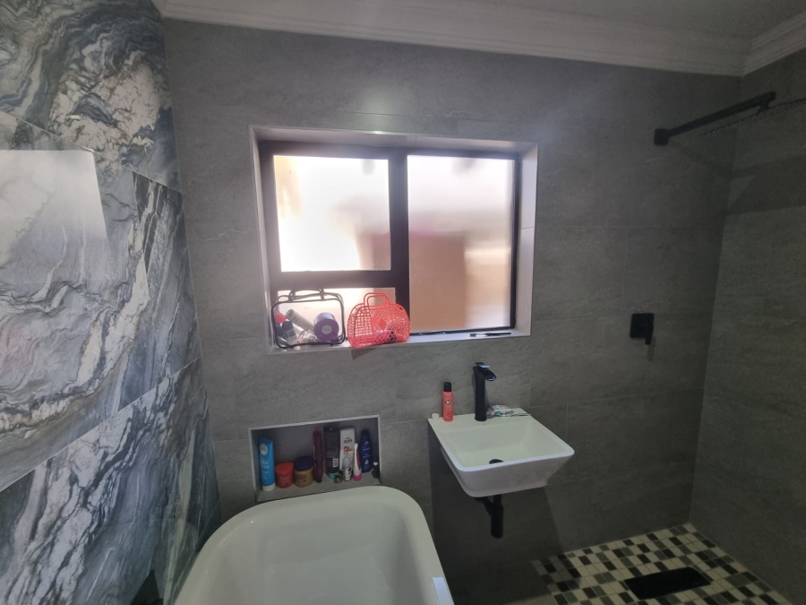 5 Bedroom Property for Sale in Rynfield Gauteng