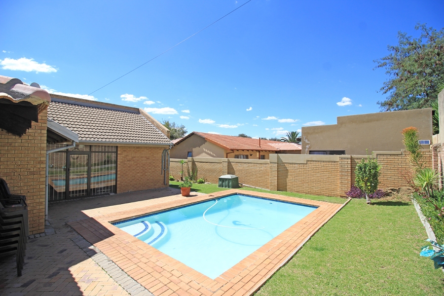 5 Bedroom Property for Sale in Country View Gauteng