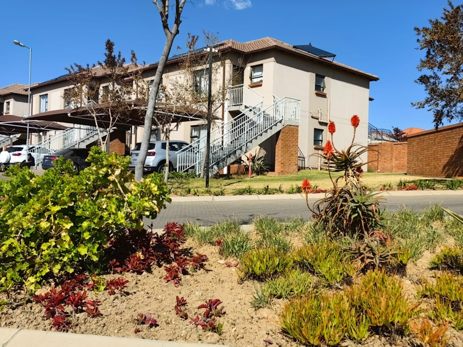 2 Bedroom Property for Sale in The Reeds Gauteng
