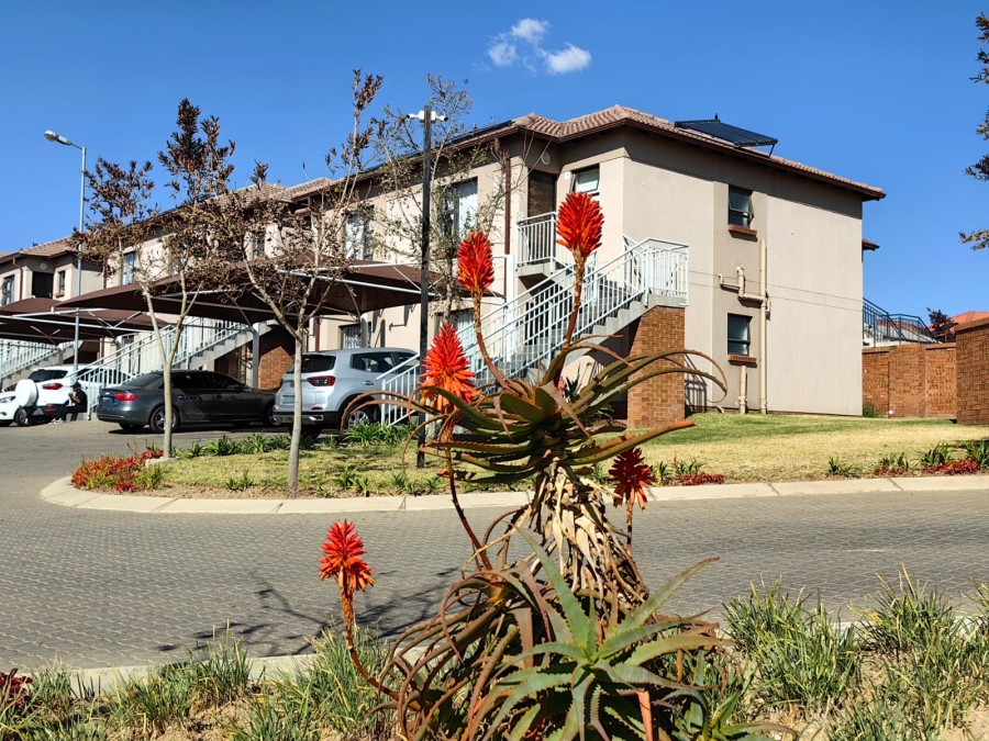 2 Bedroom Property for Sale in The Reeds Gauteng