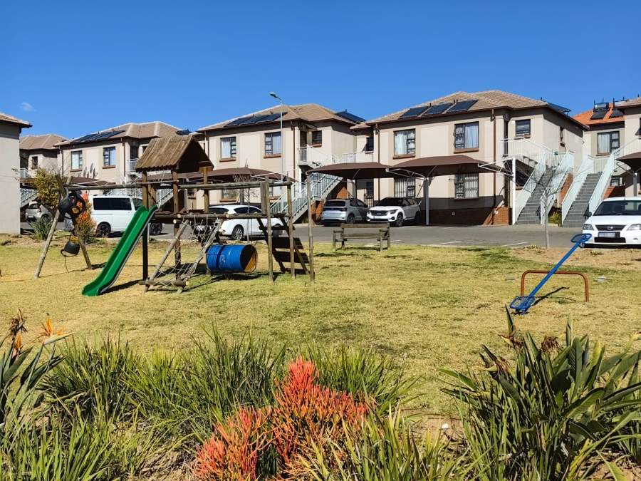 2 Bedroom Property for Sale in The Reeds Gauteng