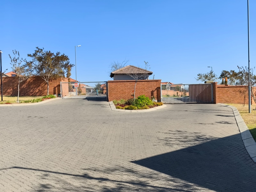 2 Bedroom Property for Sale in The Reeds Gauteng