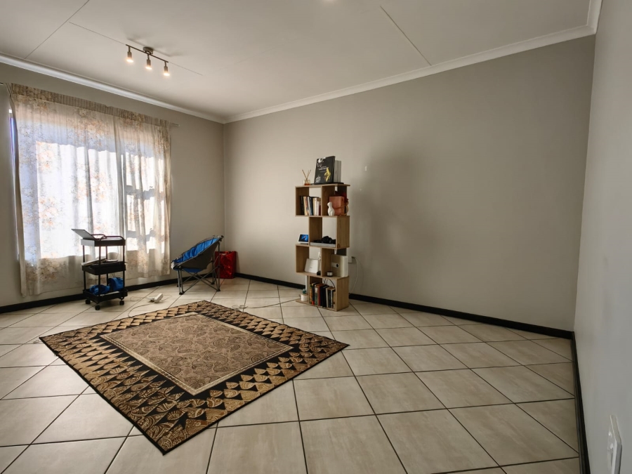 2 Bedroom Property for Sale in The Reeds Gauteng